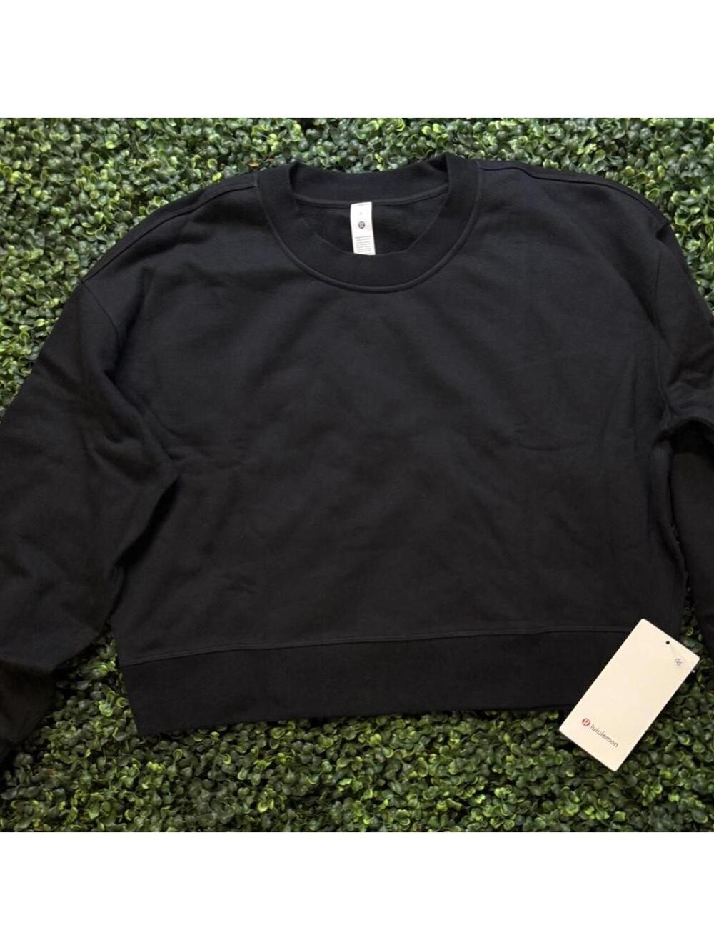 ✨ NWT Lululemon Perfectly Oversized Cropped Crew in Black size 8.
